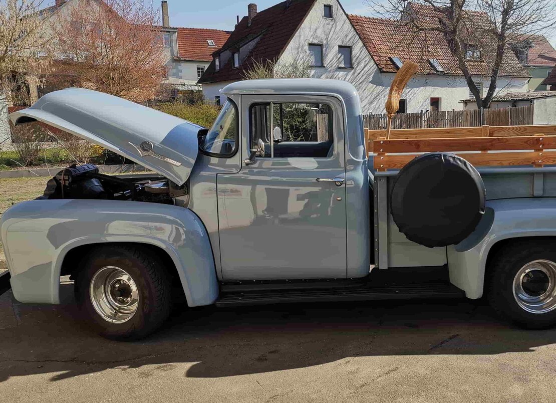 Restaurierter Kühler eines Oldtimers